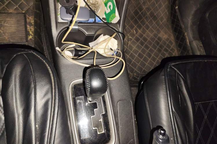 Used Mitsubishi Outlander 2013 2.4L Four-Wheel Drive Luxury Navigation Version 7 Seats Gear Lever