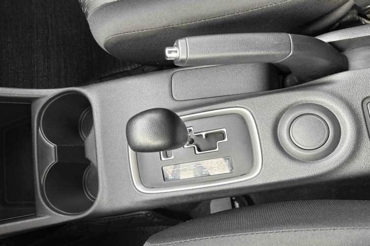 Used Mitsubishi Outlander 2013 2.0L Two-Wheel Drive Sport Navigation Version 5 Seats Gear Lever