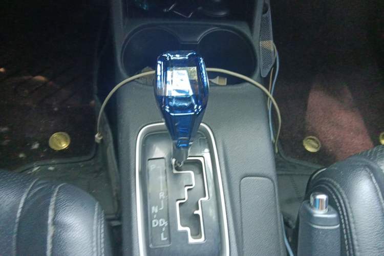 Used Mitsubishi Outlander 2013 2.4L Four-Wheel Drive Luxury Navigation Version 7 Seats Gear Lever