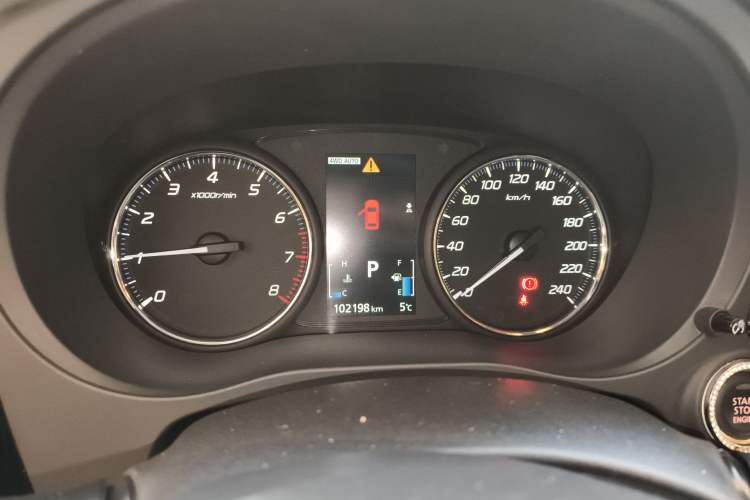 Used Mitsubishi Outlander 2013 2.4L Four-Wheel Drive Luxury Navigation Version 7 Seats Instrument Cluster