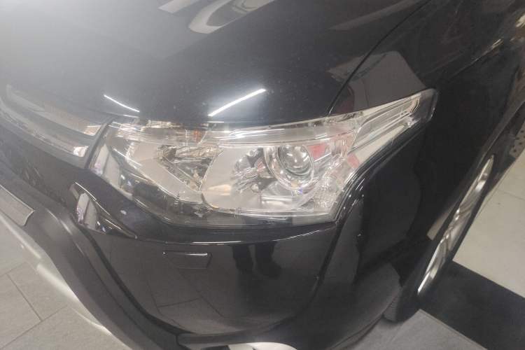 Used Mitsubishi Outlander 2013 2.4L 4x4 Luxury Navigation Edition 5 Seats Left Front Headlight