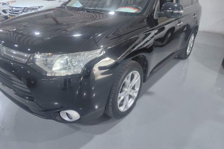 Used Mitsubishi Outlander 2013 2.4L 4x4 Luxury Navigation Edition 5 Seats Left Front Headlight