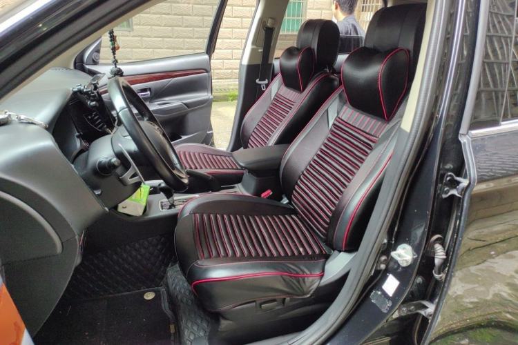 Used Mitsubishi Outlander 2013 2.4L Four-Wheel Drive Elite GT Version 7 Seats Left Front Seat