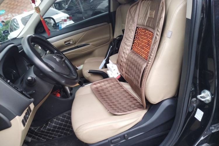 Used Mitsubishi Outlander 2013 2.4L 4x4 Luxury Navigation Edition 5 Seats Left Front Seat