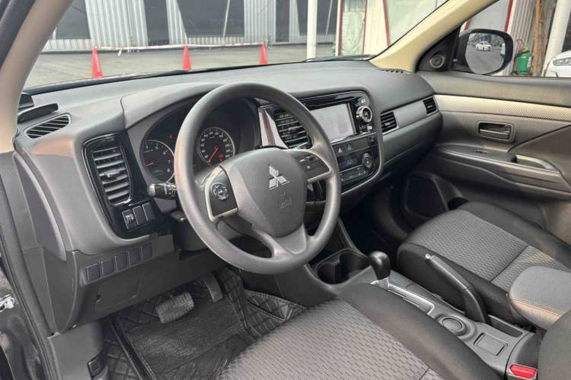 Used Mitsubishi Outlander 2013 2.0L Two-Wheel Drive Sport Navigation Version 5 Seats Left Front Seat