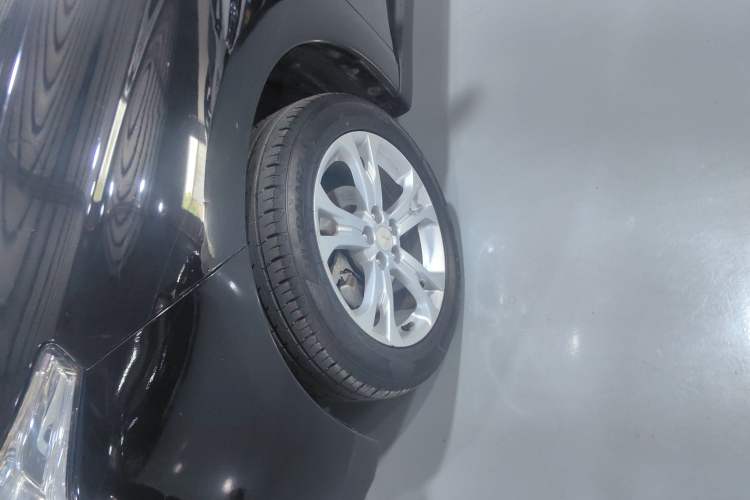 Used Mitsubishi Outlander 2013 2.4L 4x4 Luxury Navigation Edition 5 Seats Left Front Wheel Hub