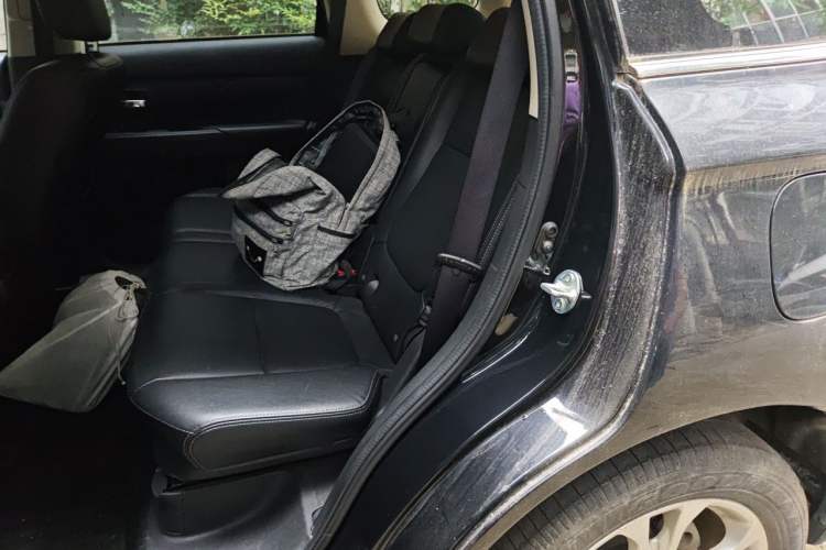 Used Mitsubishi Outlander 2013 2.4L 4x4 Luxury Navigation Edition 5 Seats Left Rear Seat
