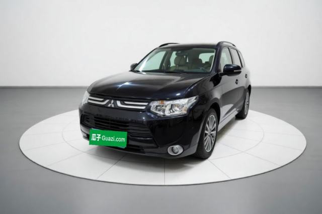 Used Mitsubishi Outlander 2013 2.4L Four-Wheel Drive Luxury Navigation Version 7 Seats