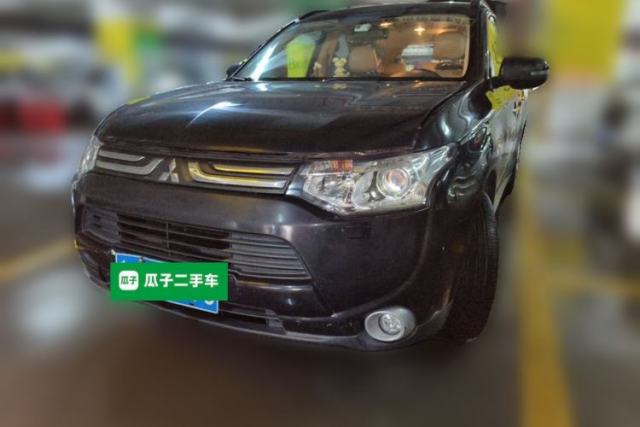 Used Mitsubishi Outlander 2013 2.4L Four-Wheel Drive Luxury Navigation Version 7 Seats