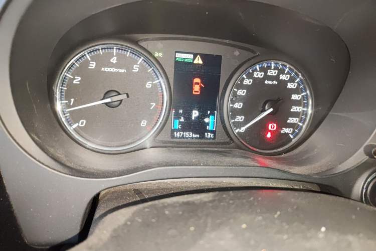 Used Mitsubishi Outlander 2013 2.4L 4x4 Luxury Navigation Edition 5 Seats Odometer Close Up