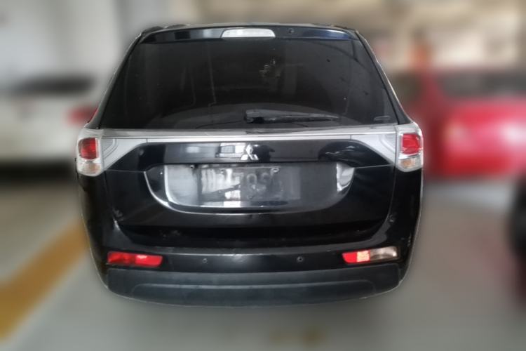 Used Mitsubishi Outlander 2013 2.4L 4x4 Luxury Navigation Edition 5 Seats Rear