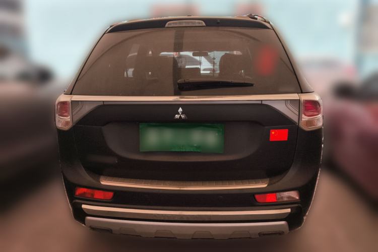 Used Mitsubishi Outlander 2013 2.4L Four-Wheel Drive Luxury Navigation Version 7 Seats Rear