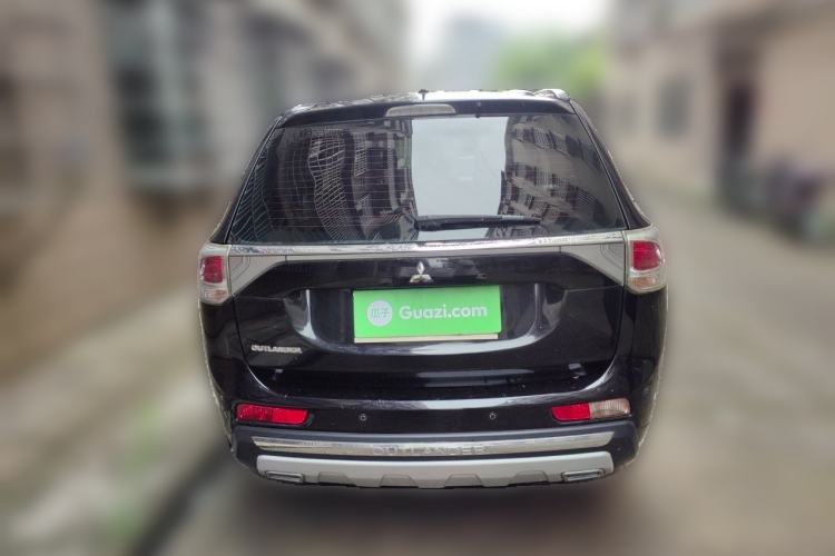 Used Mitsubishi Outlander 2013 2.4L Four-Wheel Drive Elite GT Version 7 Seats Rear