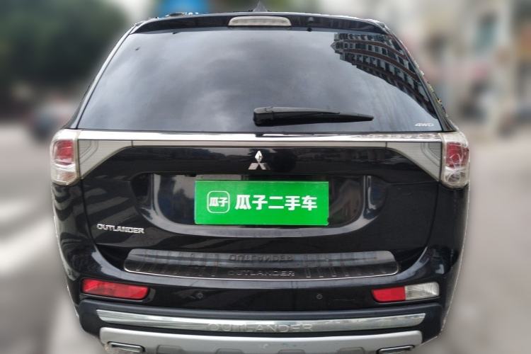Used Mitsubishi Outlander 2013 2.4L 4x4 Luxury Navigation Edition 5 Seats Rear