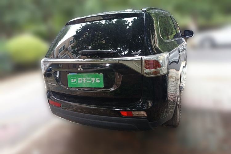 Used Mitsubishi Outlander 2013 2.4L 4x4 Luxury Navigation Edition 5 Seats Rear