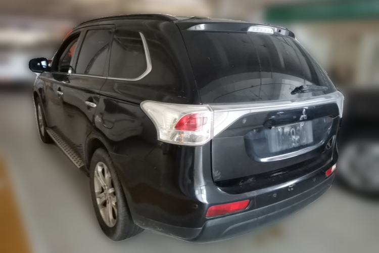 Used Mitsubishi Outlander 2013 2.4L 4x4 Luxury Navigation Edition 5 Seats Rear Left 45 Deg