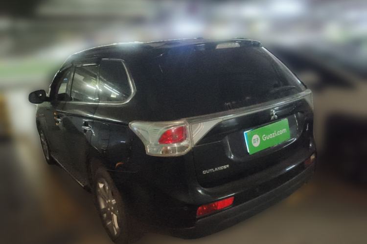 Used Mitsubishi Outlander 2013 2.4L Four-Wheel Drive Luxury Navigation Version 7 Seats Rear Left 45 Deg