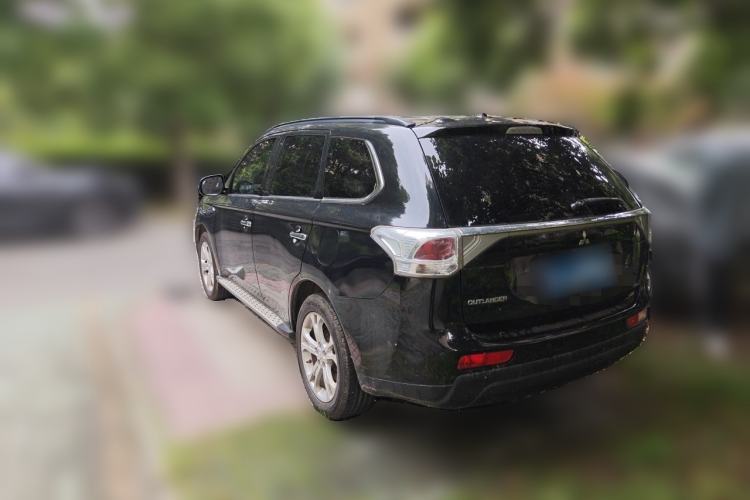 Used Mitsubishi Outlander 2013 2.4L 4x4 Luxury Navigation Edition 5 Seats Rear Left 45 Deg