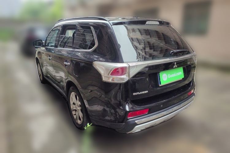 Used Mitsubishi Outlander 2013 2.4L Four-Wheel Drive Elite GT Version 7 Seats Rear Left 45 Deg