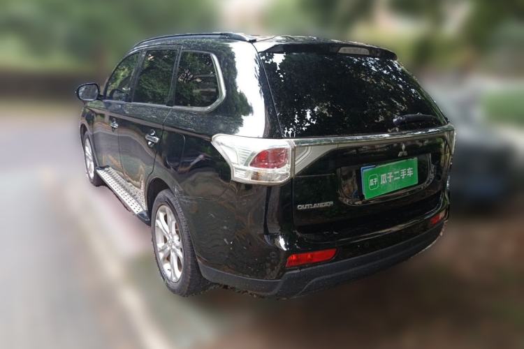 Used Mitsubishi Outlander 2013 2.4L 4x4 Luxury Navigation Edition 5 Seats Rear Left 45 Deg