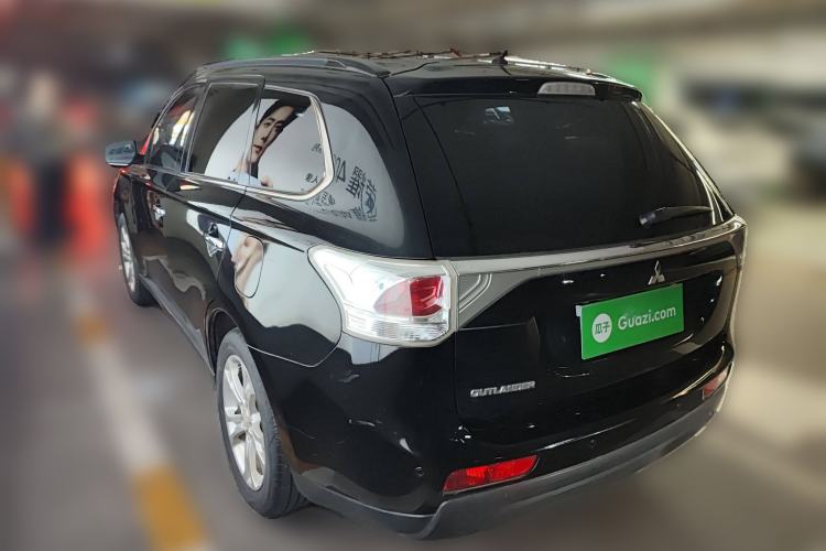 Used Mitsubishi Outlander 2013 2.4L 4x4 Luxury Navigation Edition 5 Seats Rear Left 45 Deg