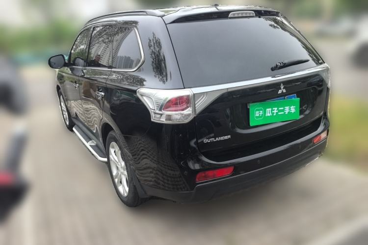 Used Mitsubishi Outlander 2013 2.4L 4x4 Luxury Navigation Edition 5 Seats Rear Left 45 Deg