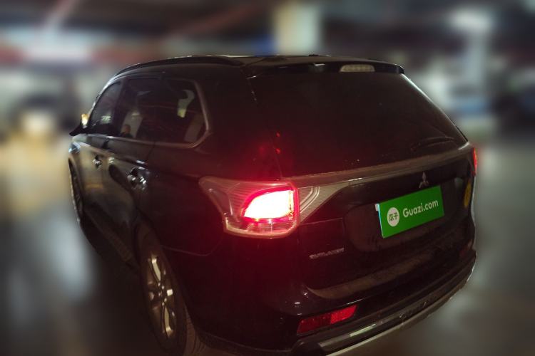 Used Mitsubishi Outlander 2013 2.4L Four-Wheel Drive Luxury Navigation Version 7 Seats Rear Left 45 Deg