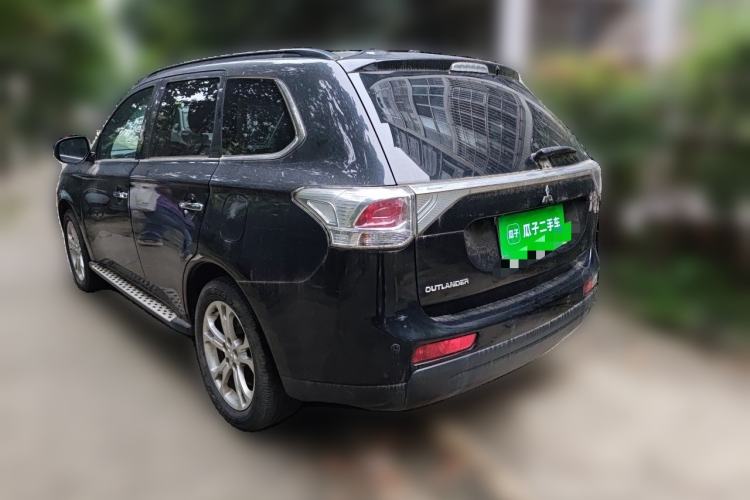 Used Mitsubishi Outlander 2013 2.4L 4x4 Luxury Navigation Edition 5 Seats Rear Left 45 Deg