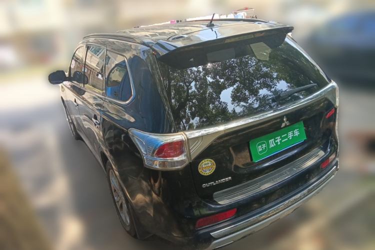 Used Mitsubishi Outlander 2013 2.4L Four-Wheel Drive Luxury Navigation Version 7 Seats Rear Left 45 Deg