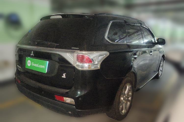 Used Mitsubishi Outlander 2013 2.4L Four-Wheel Drive Luxury Navigation Version 7 Seats Rear Right 45 Deg