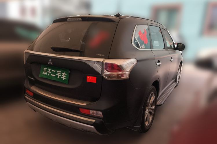 Used Mitsubishi Outlander 2013 2.4L Four-Wheel Drive Luxury Navigation Version 7 Seats Rear Right 45 Deg