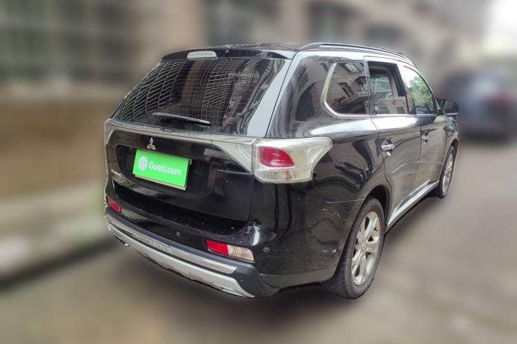 Used Mitsubishi Outlander 2013 2.4L Four-Wheel Drive Elite GT Version 7 Seats Rear Right 45 Deg