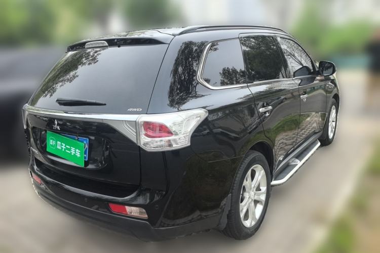 Used Mitsubishi Outlander 2013 2.4L 4x4 Luxury Navigation Edition 5 Seats Rear Right 45 Deg