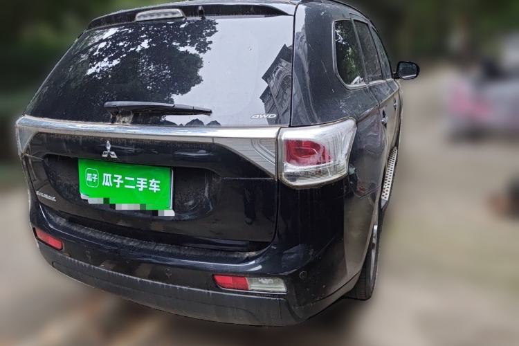 Used Mitsubishi Outlander 2013 2.4L 4x4 Luxury Navigation Edition 5 Seats Rear Right 45 Deg