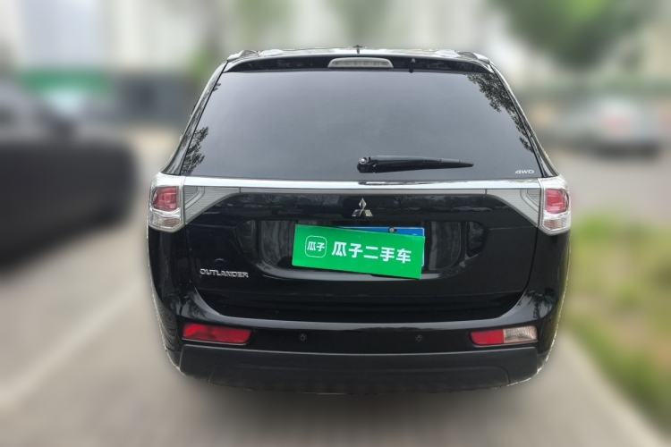Used Mitsubishi Outlander 2013 2.4L 4x4 Luxury Navigation Edition 5 Seats Rear