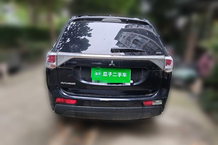 Used Mitsubishi Outlander 2013 2.4L 4x4 Luxury Navigation Edition 5 Seats Rear