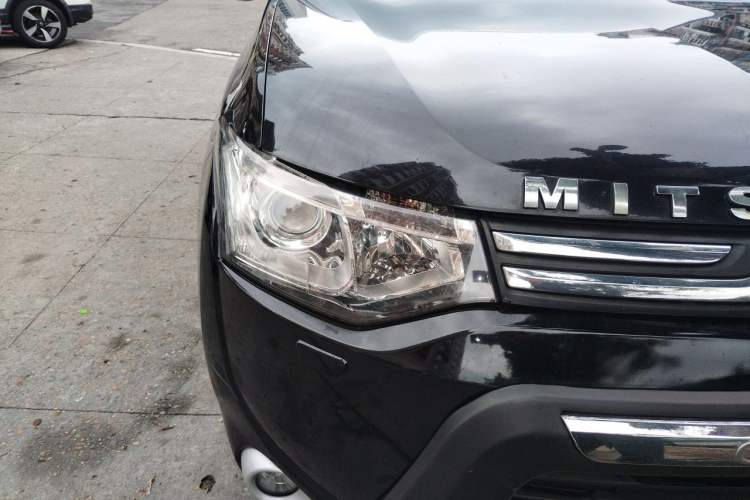 Used Mitsubishi Outlander 2013 2.4L 4x4 Luxury Navigation Edition 5 Seats Right Front Headlight