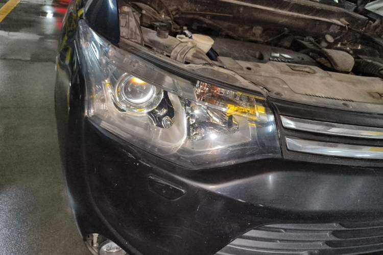 Used Mitsubishi Outlander 2013 2.4L Four-Wheel Drive Luxury Navigation Version 7 Seats Right Front Headlight