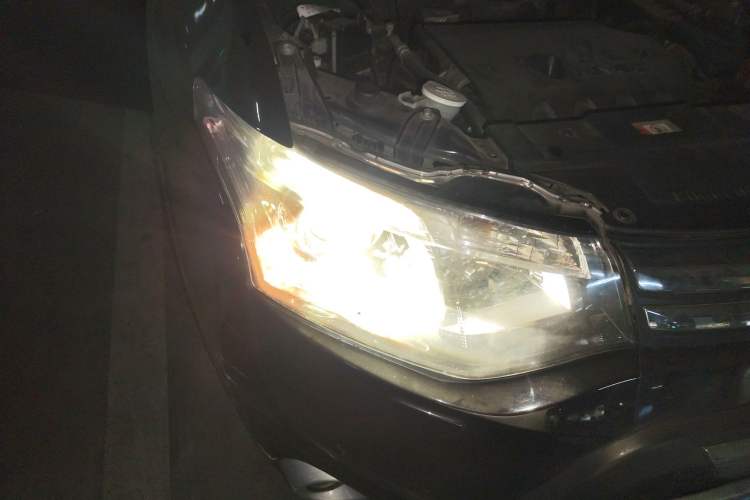 Used Mitsubishi Outlander 2013 2.4L Four-Wheel Drive Luxury Navigation Version 7 Seats Right Front Headlight