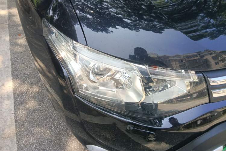 Used Mitsubishi Outlander 2013 2.4L Four-Wheel Drive Luxury Navigation Version 7 Seats Right Front Headlight
