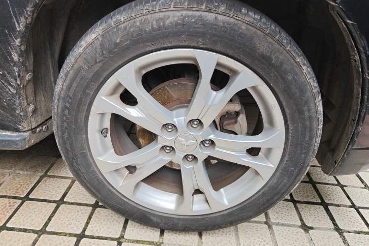 Used Mitsubishi Outlander 2013 2.4L 4x4 Luxury Navigation Edition 5 Seats Right Front Wheel Hub