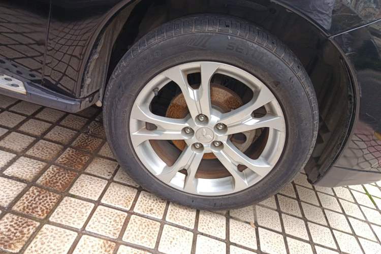 Used Mitsubishi Outlander 2013 2.4L 4x4 Luxury Navigation Edition 5 Seats Right Front Wheel Hub