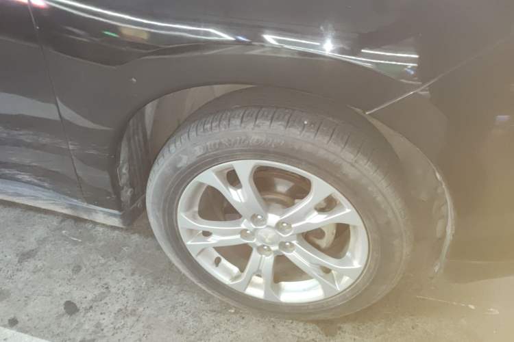 Used Mitsubishi Outlander 2013 2.4L 4x4 Luxury Navigation Edition 5 Seats Right Front Wheel Hub