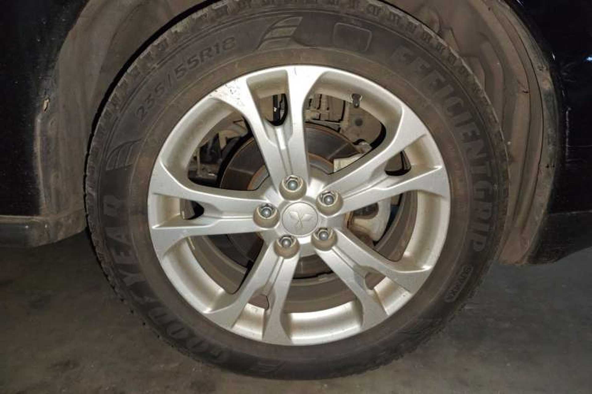 Used Mitsubishi Outlander 2013 2.4L Four-Wheel Drive Luxury Navigation Version 7 Seats Right Front Wheel Hub