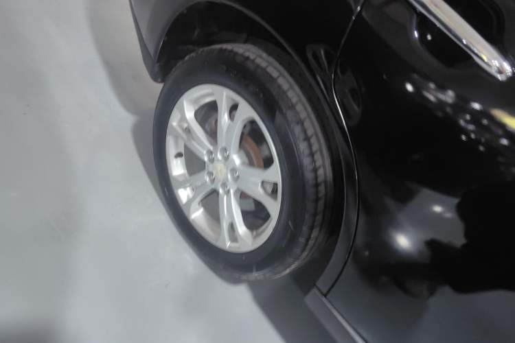 Used Mitsubishi Outlander 2013 2.4L 4x4 Luxury Navigation Edition 5 Seats Right Rear Wheel Hub
