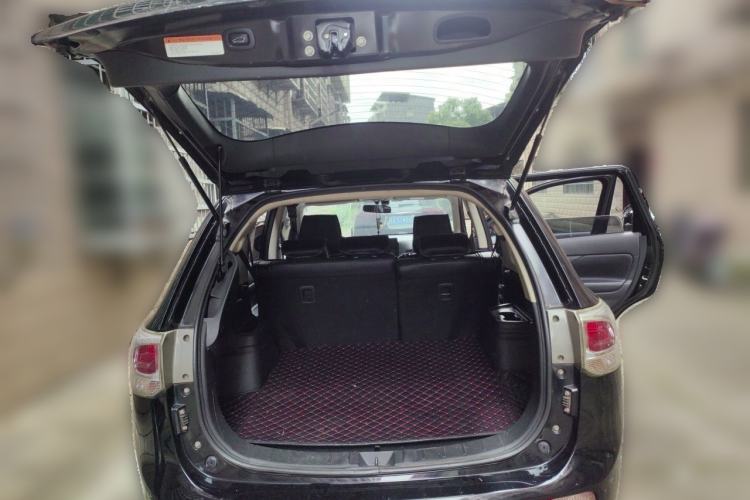 Used Mitsubishi Outlander 2013 2.4L Four-Wheel Drive Elite GT Version 7 Seats Trunk