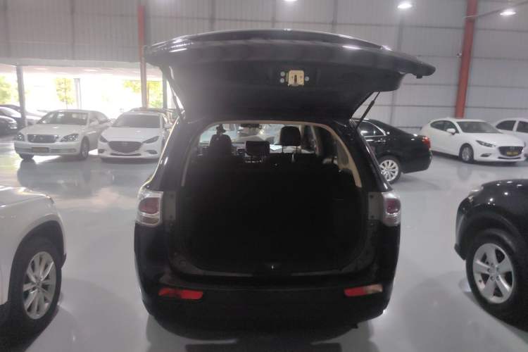 Used Mitsubishi Outlander 2013 2.4L 4x4 Luxury Navigation Edition 5 Seats Trunk