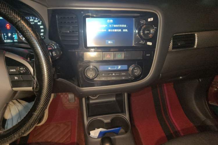 Used Mitsubishi Outlander 2013 2.4L 4x4 Luxury Navigation Edition 5 Seats Audio And AC Panel