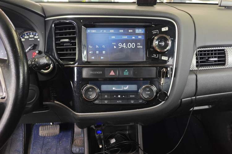 Used Mitsubishi Outlander 2013 2.4L 4x4 Luxury Navigation Edition 5 Seats Audio And AC Panel