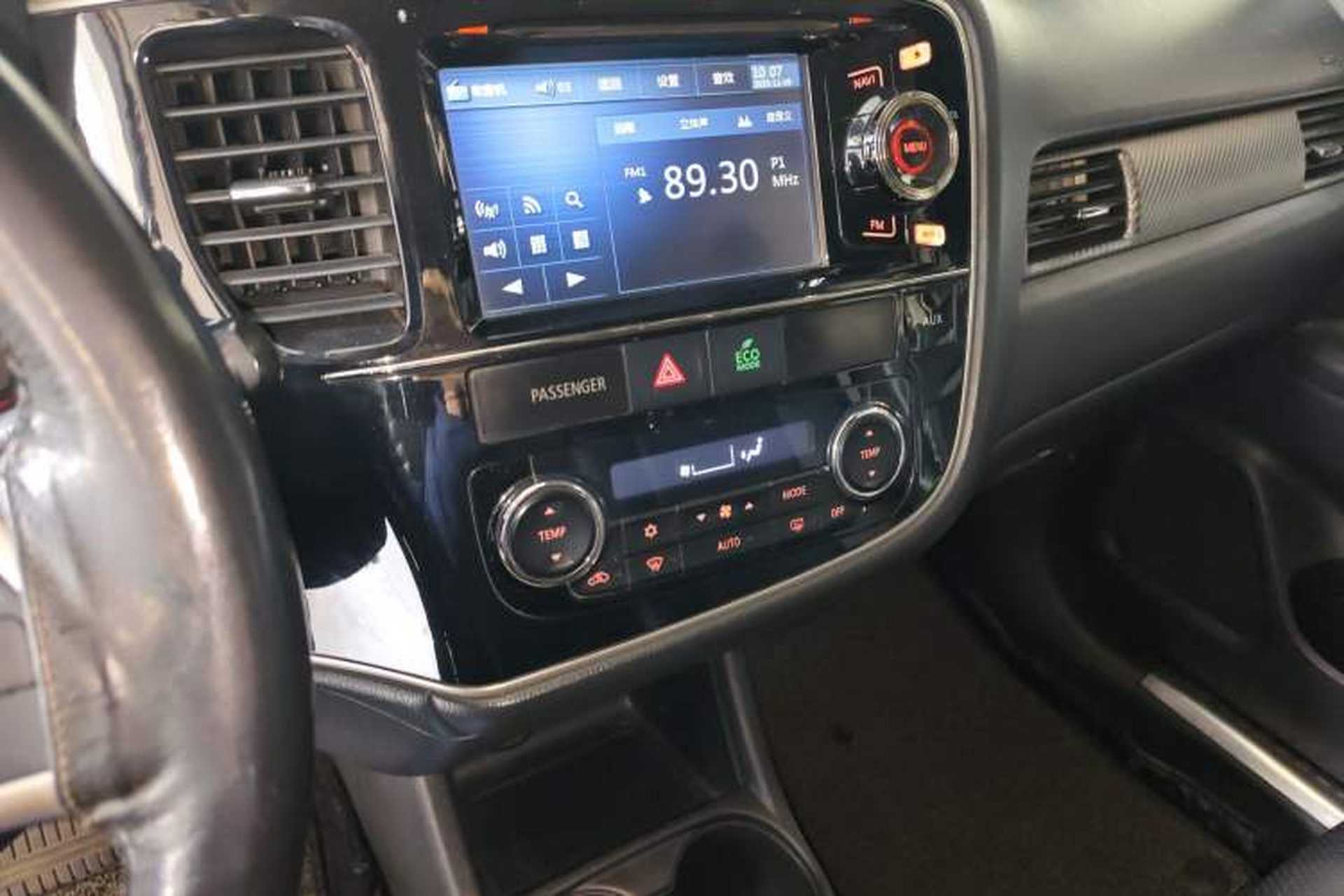 Used Mitsubishi Outlander 2013 2.4L 4x4 Luxury Navigation Edition 5 Seats Audio And AC Panel